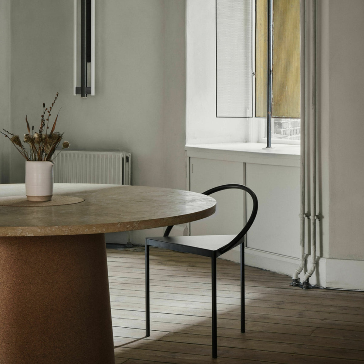 Chaise en acier noir Triangolo - Frama - The Cool Republic