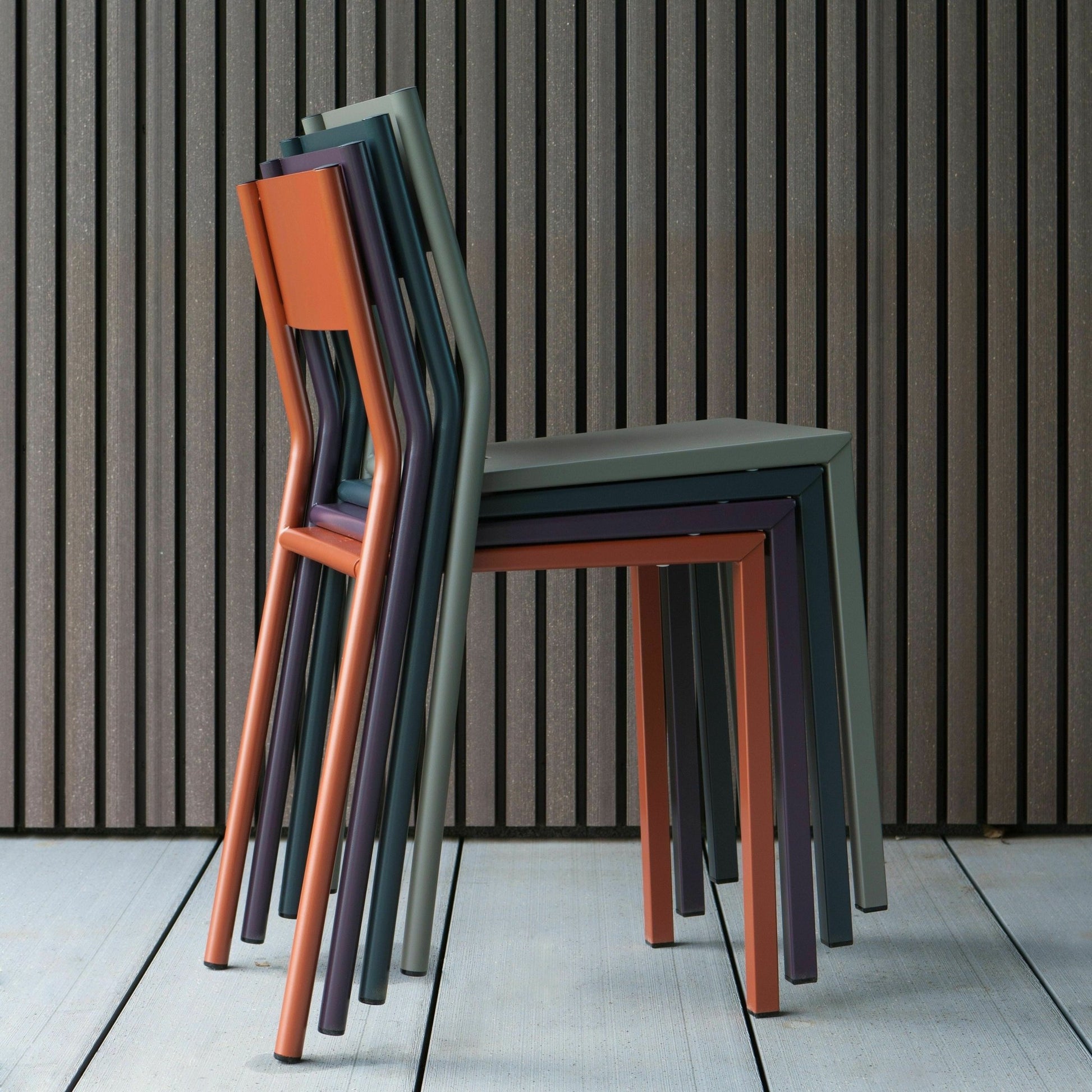 Chaise en acier olive Take - Matière Grise - The Cool Republic