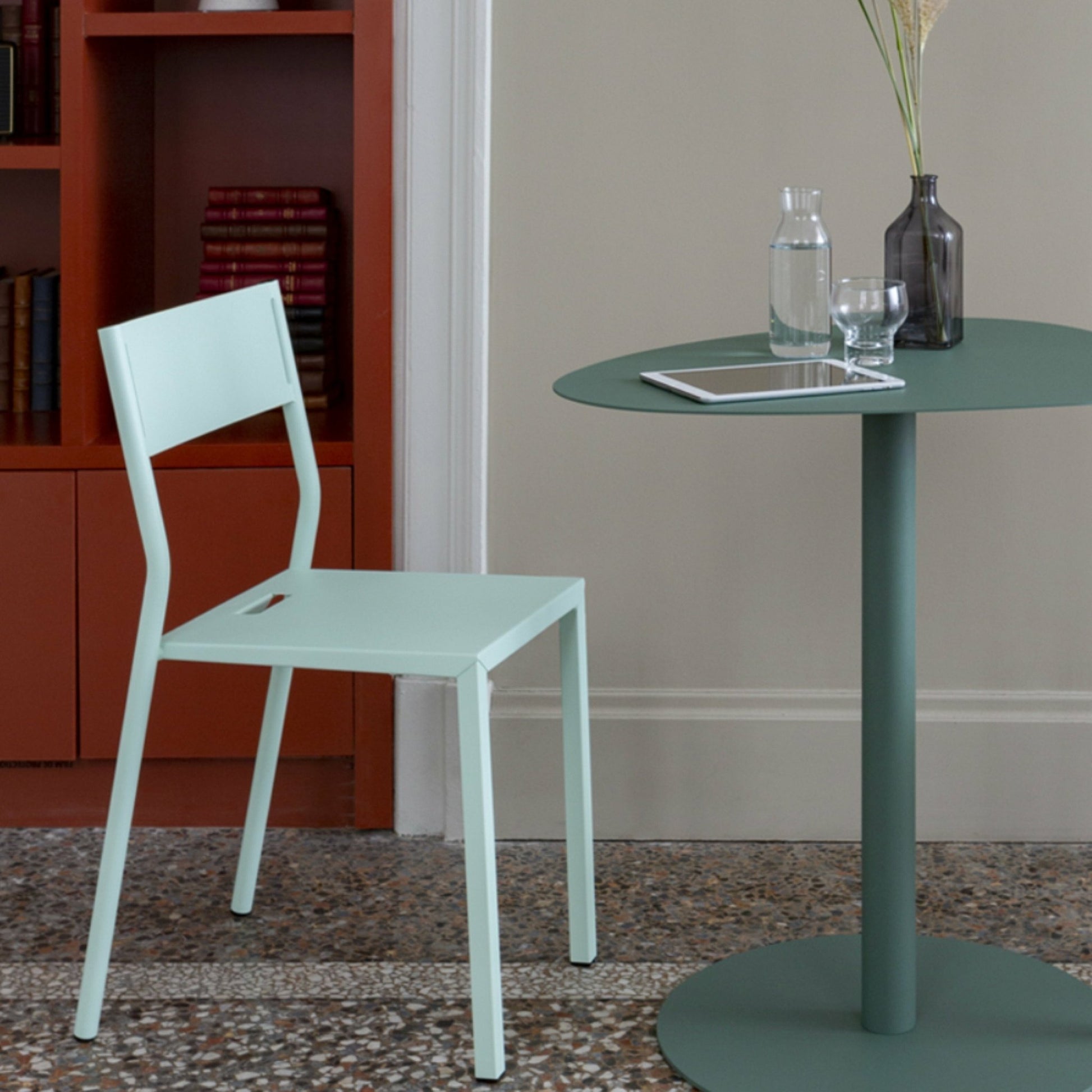 Chaise en acier olive Take - Matière Grise - The Cool Republic