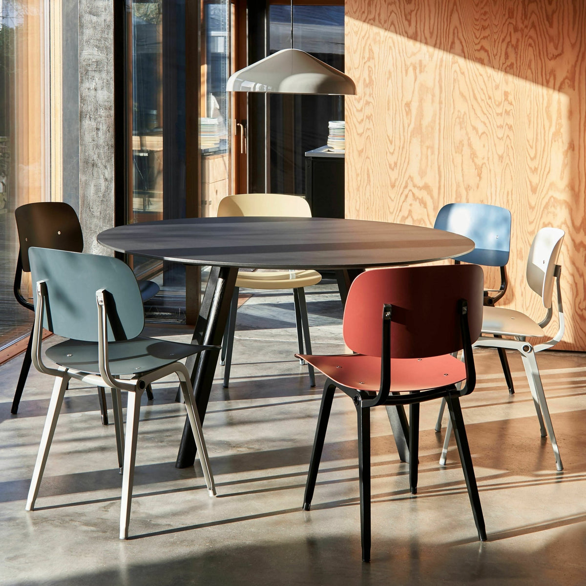 Chaise en acier prune Revolt - HAY - The Cool Republic