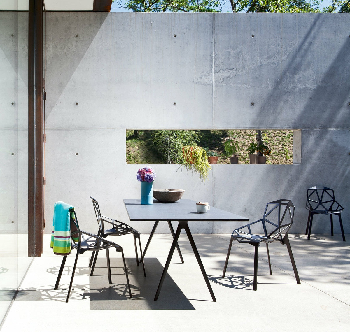 Chaise en aluminium bleue One - Magis - The Cool Republic