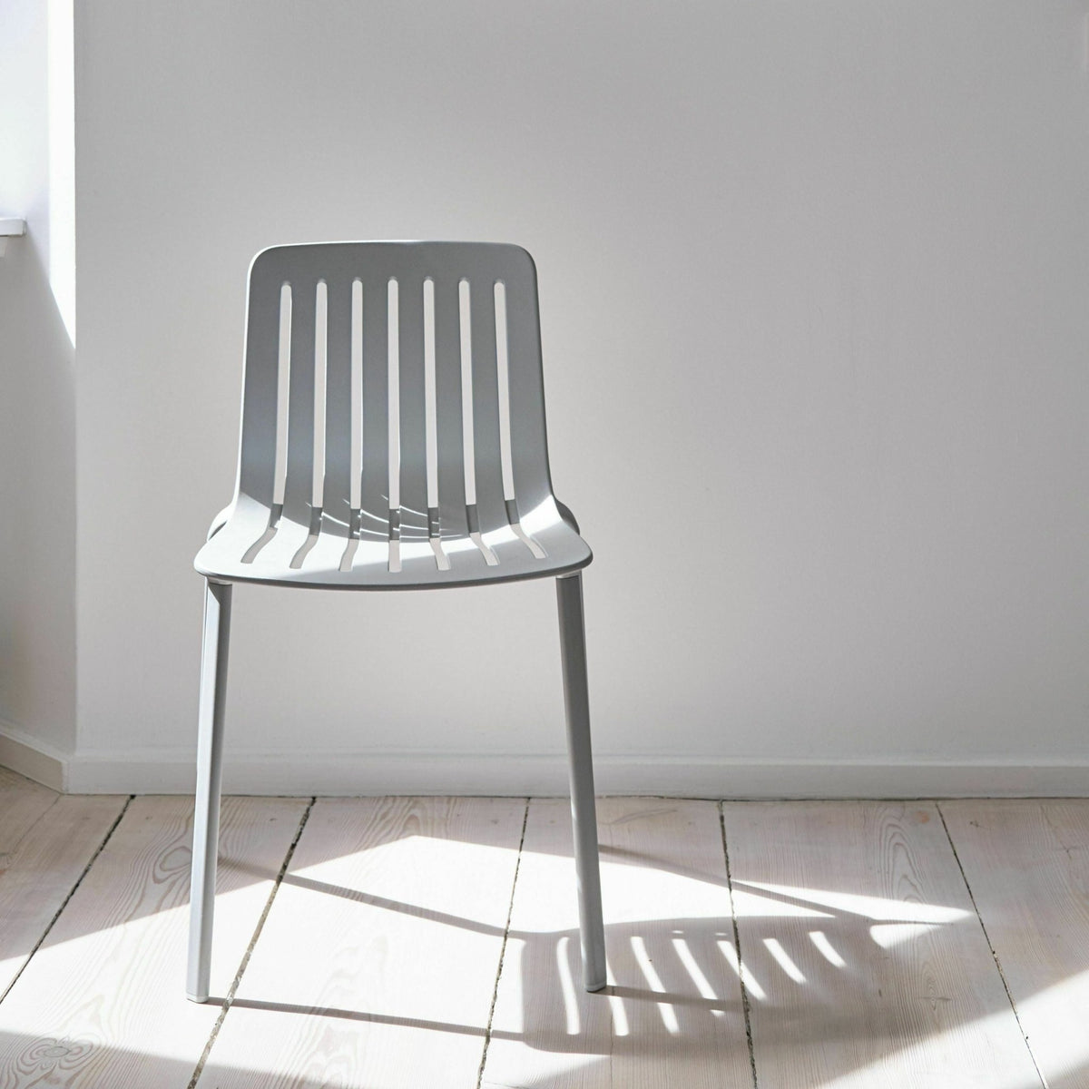 Chaise en aluminium gris Plato - Magis - The Cool Republic