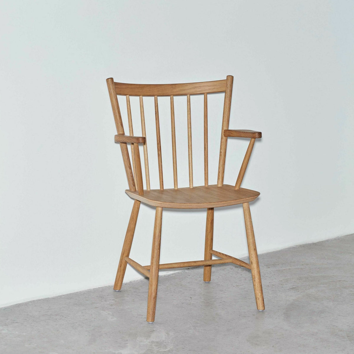 Chaise en bois de chêne avec accoudoirs - HAY - The Cool Republic
