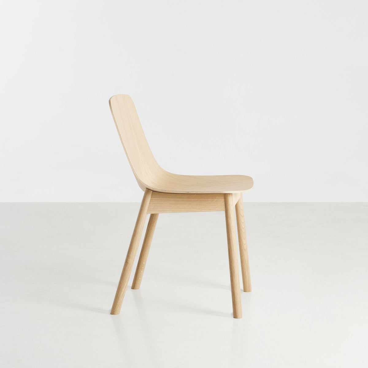 Chaise en bois de chêne Mono - WOUD - The Cool Republic
