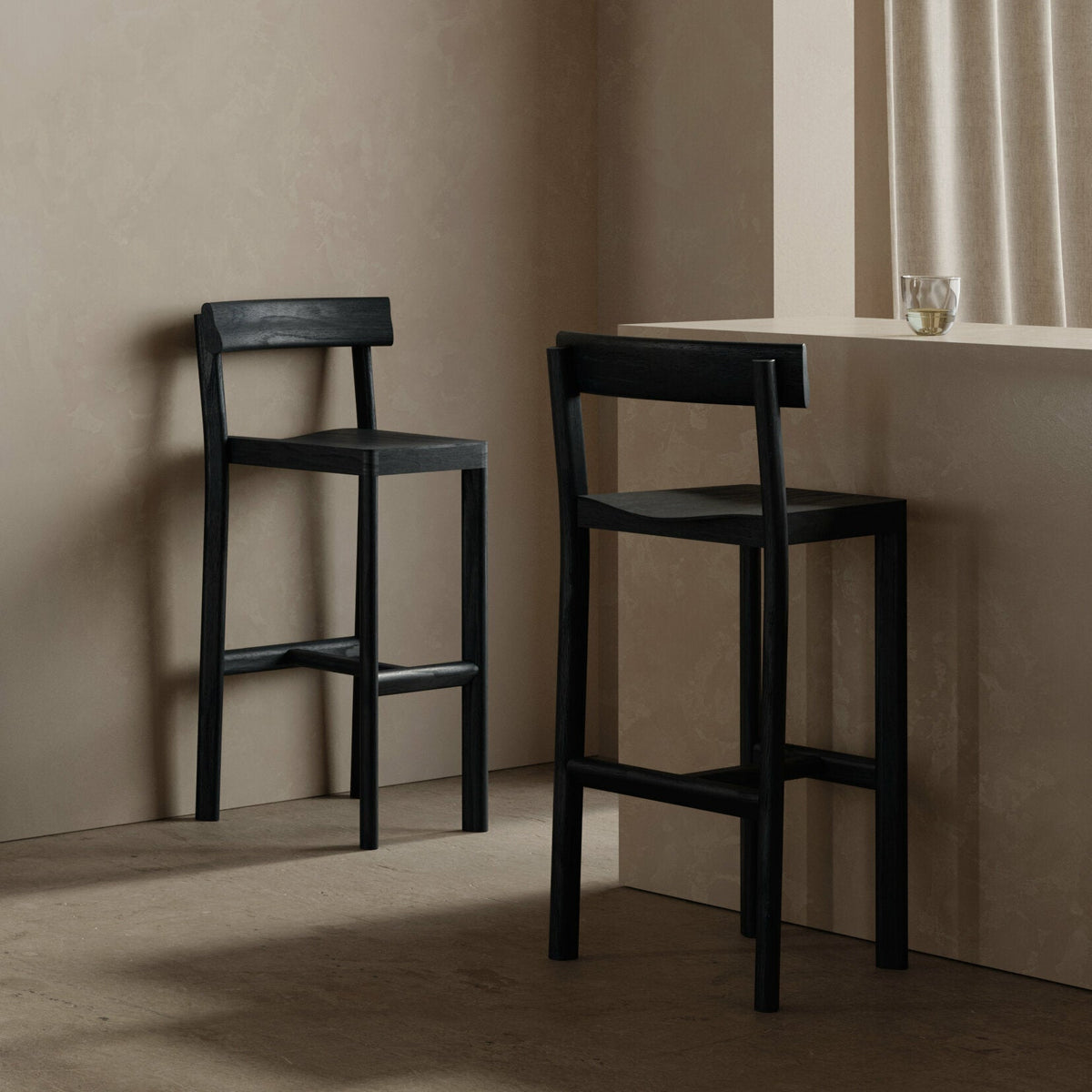 Chaise en bois de chêne noire Galta 65 - Kann Design - The Cool Republic
