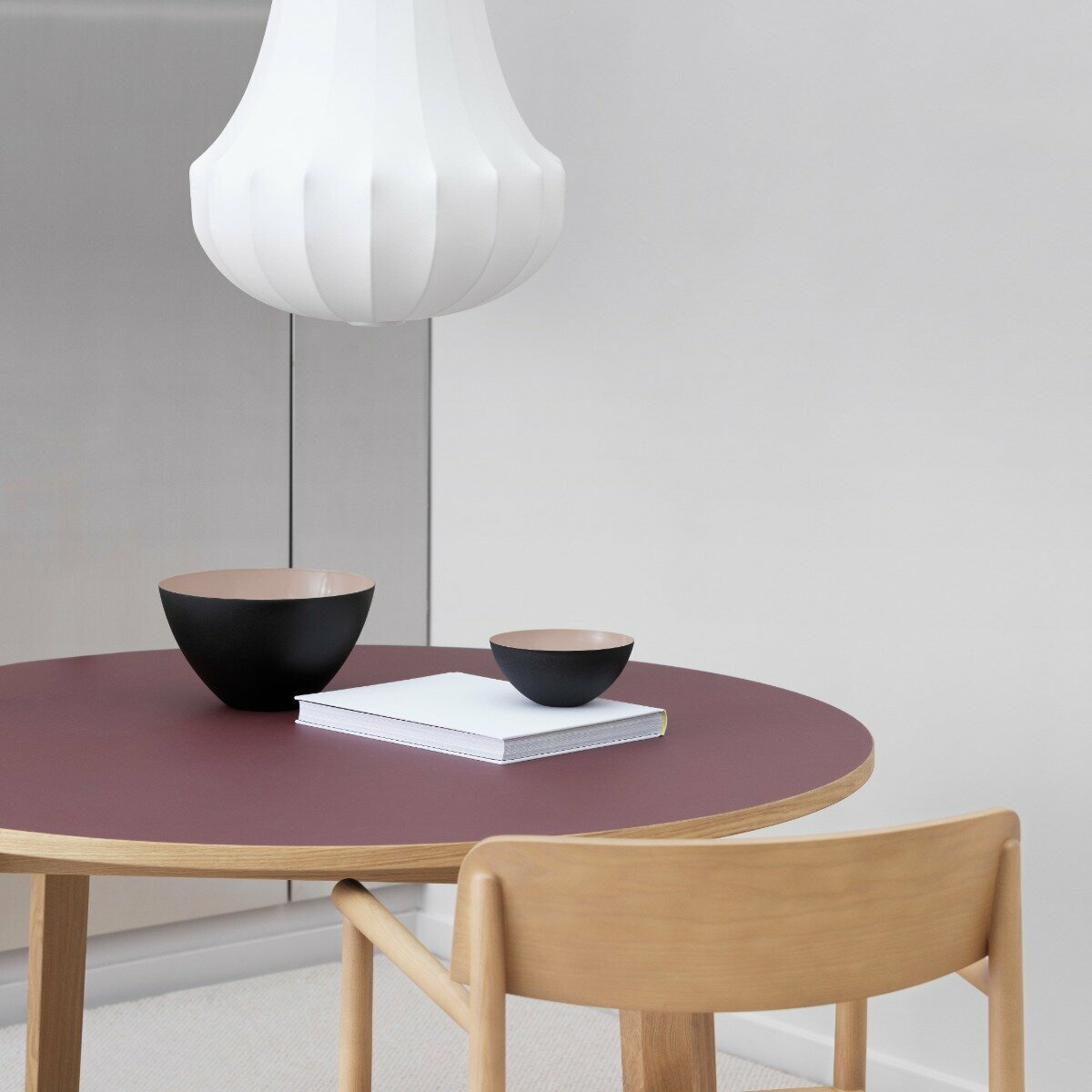 Chaise en bois de frêne avec accoudoirs Timb Tan - Normann Copenhagen - The Cool Republic