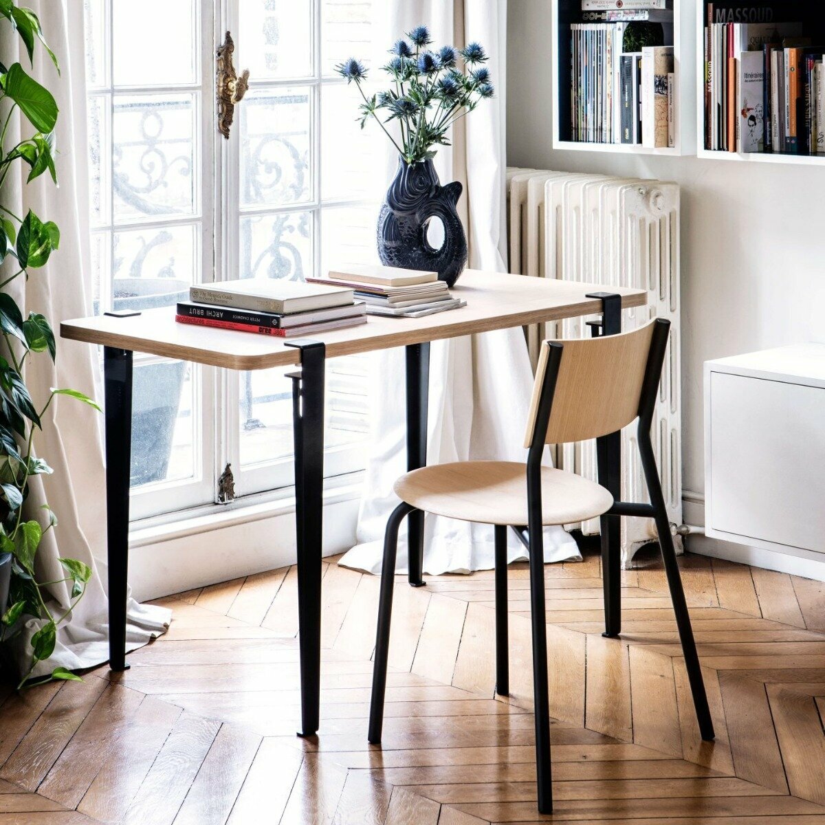 Chaise en bois de frêne noir graphite SSD - TIPTOE - The Cool Republic
