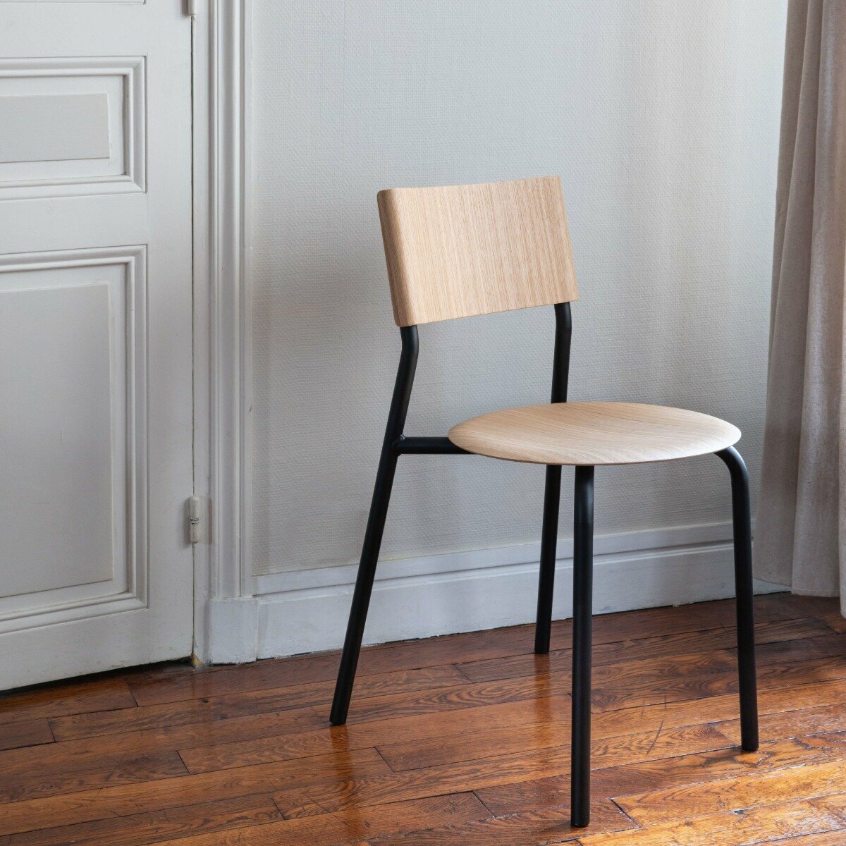 Chaise en bois de frêne noir graphite SSD - TIPTOE - The Cool Republic