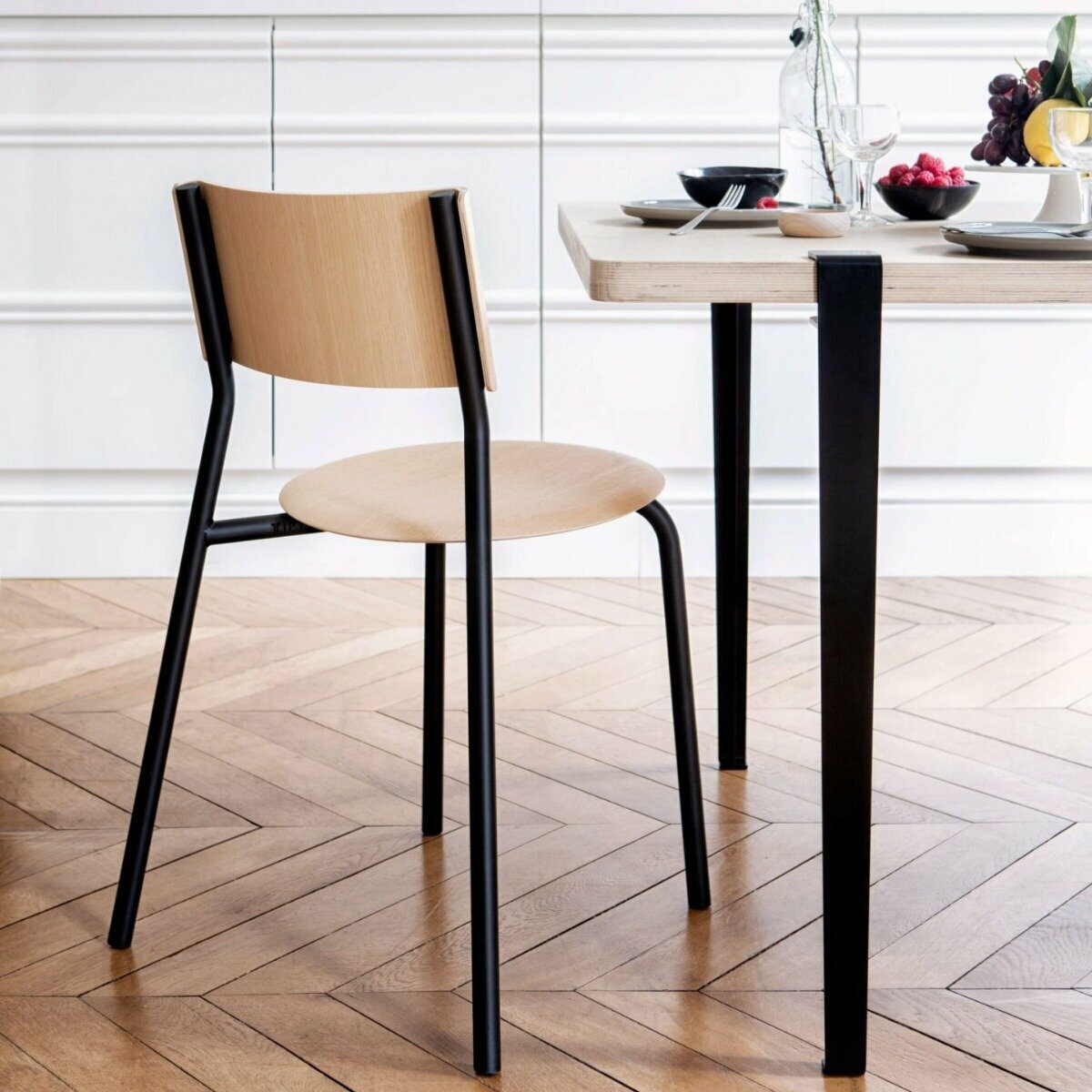 Chaise en bois de frêne noir graphite SSD - TIPTOE - The Cool Republic