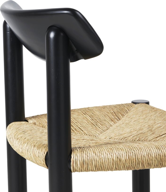 Chaise en bois de pin noir Daumiller - Gubi - The Cool Republic