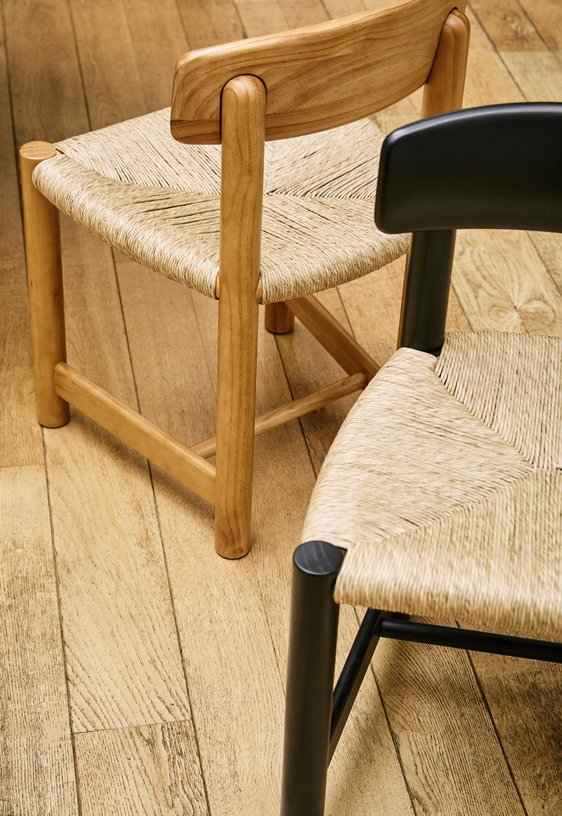 Chaise en bois de pin noir Daumiller - Gubi - The Cool Republic