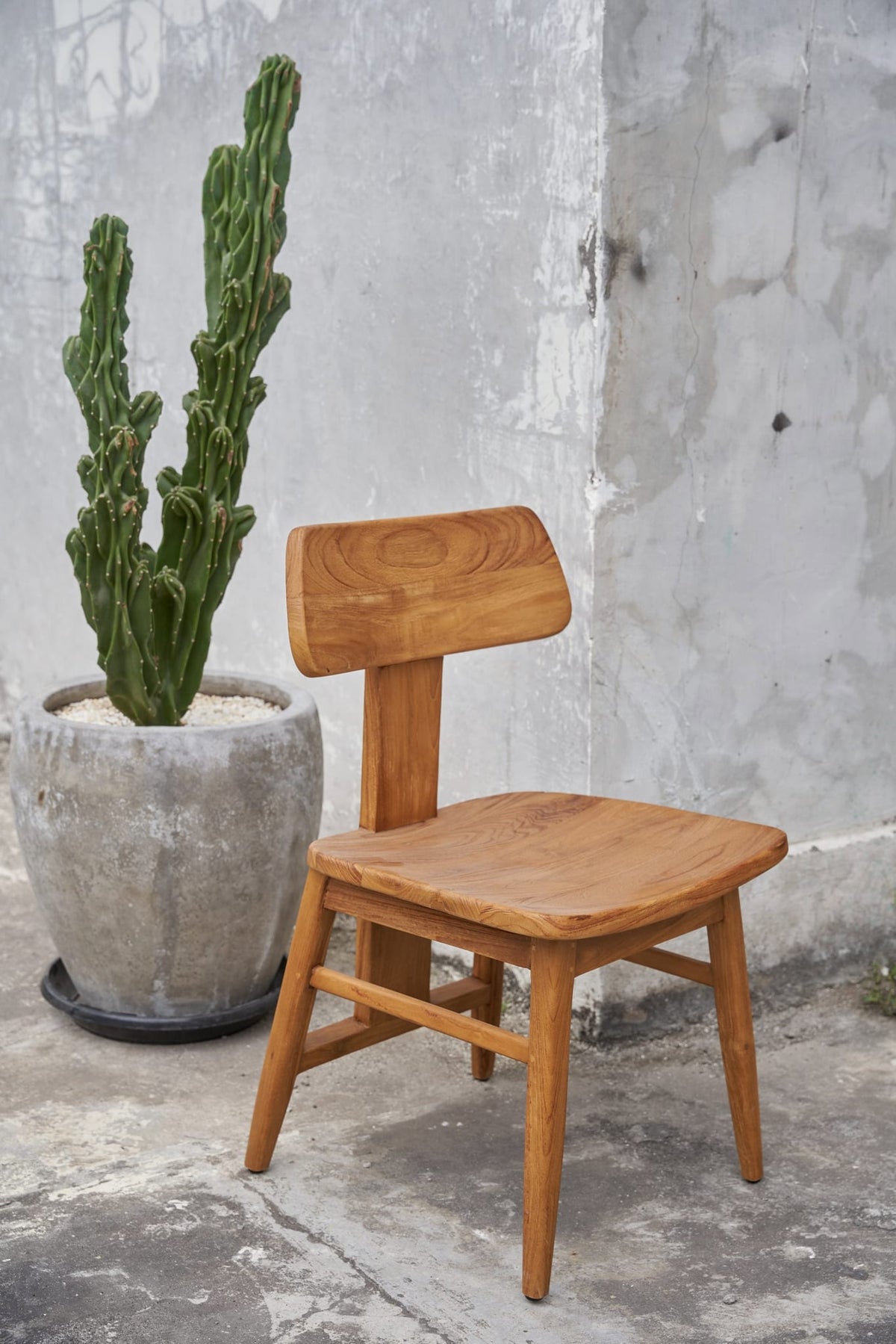 Chaise en bois de teck massif marron 51x49x83cm LovYa - Bazar Bizar - The Cool Republic