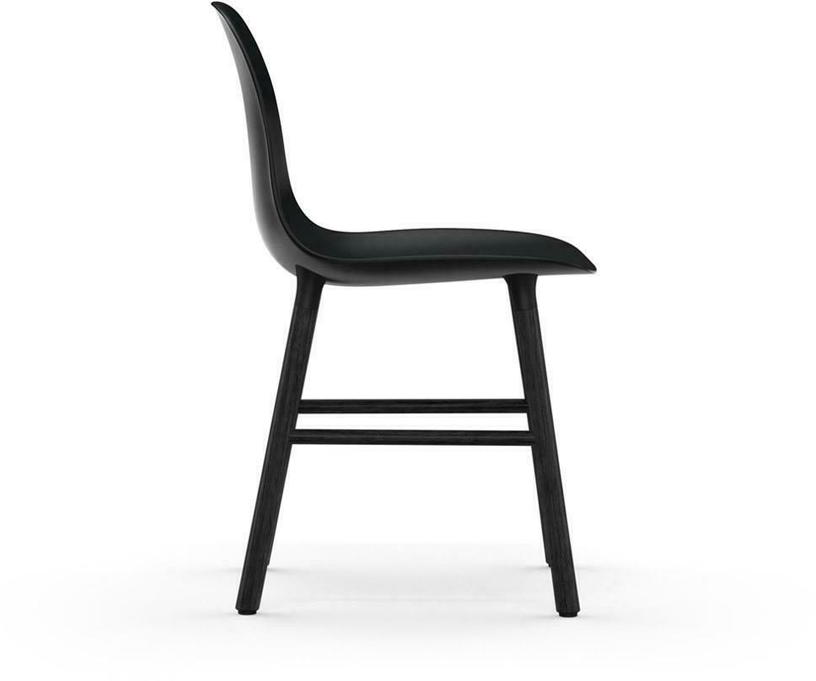 Chaise en bois noir et pp noir Form - Normann Copenhagen - The Cool Republic