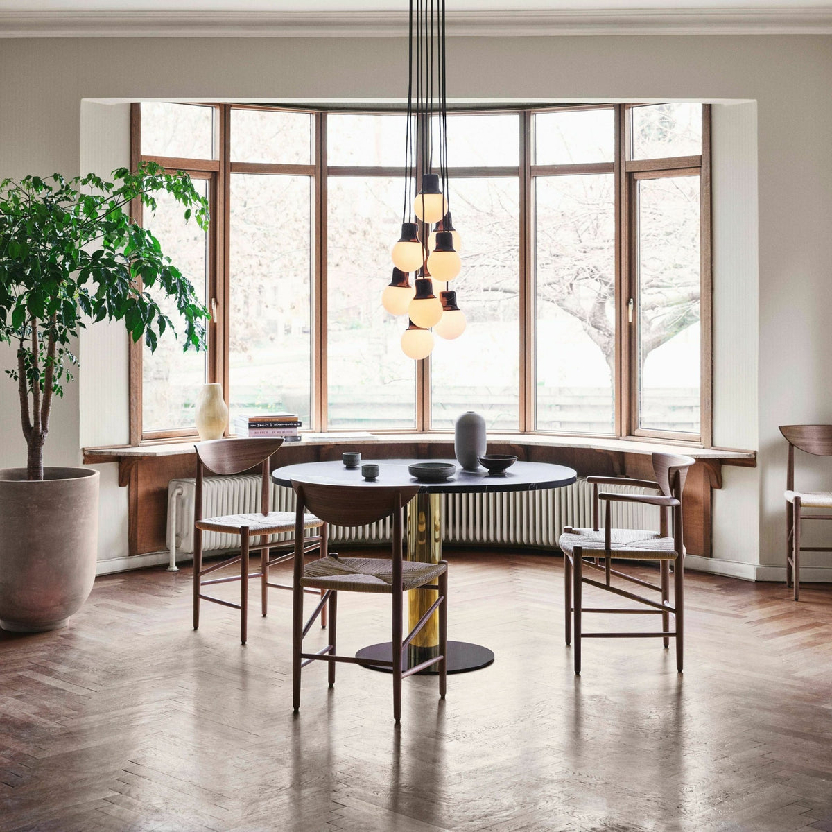 Chaise en bois noir HM3 Drawn - &tradition - The Cool Republic
