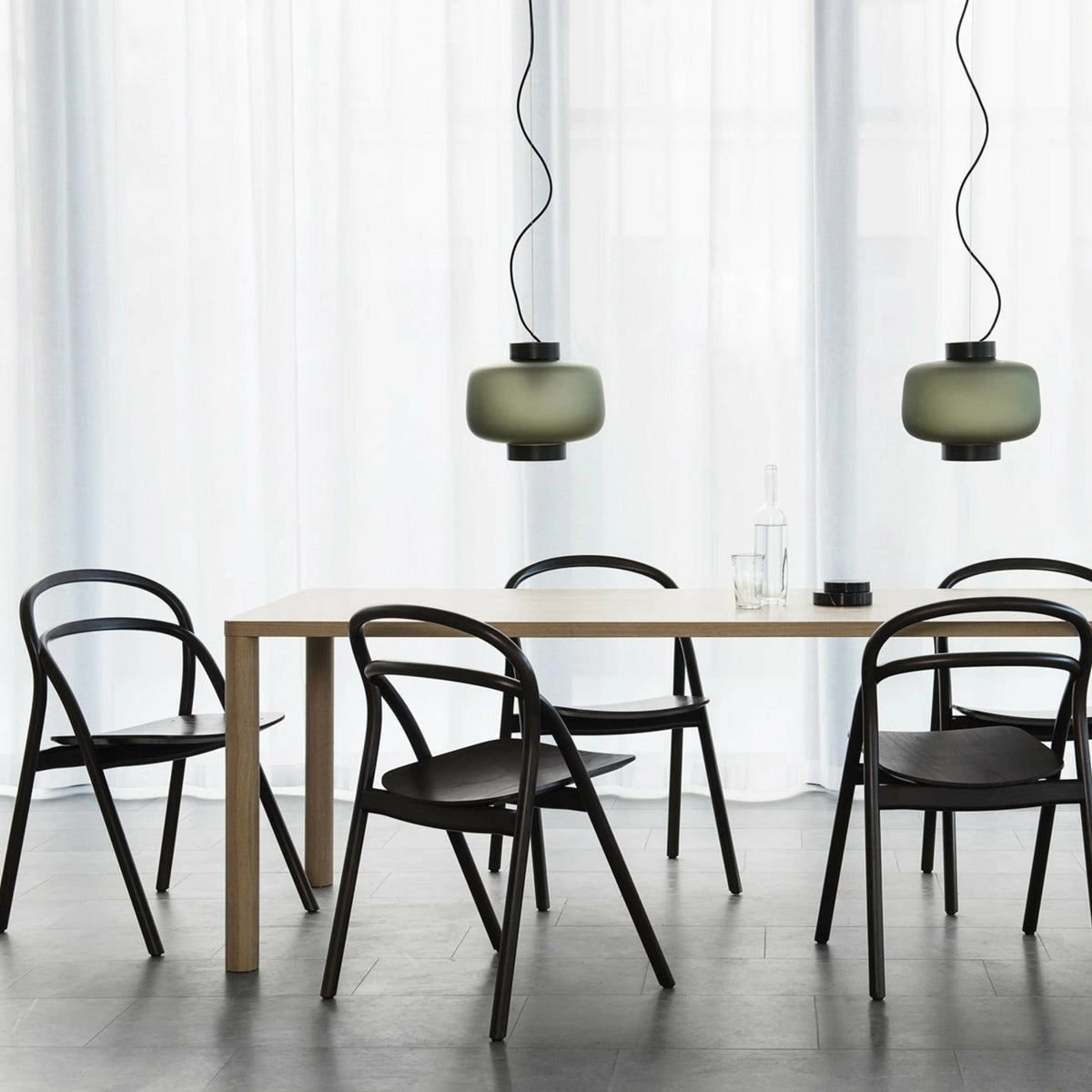 Chaise en bois noir Udon - Hem - The Cool Republic