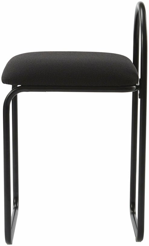 Chaise en bouclé gris anthracite 37 x 39 cm Angui - AYTM - The Cool Republic