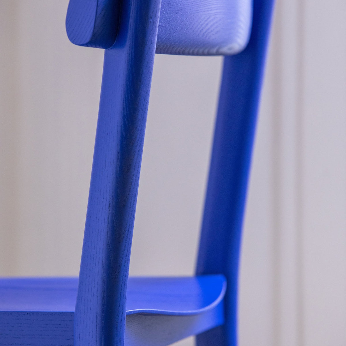 Chaise en chêne bleu Galta - Kann Design - The Cool Republic