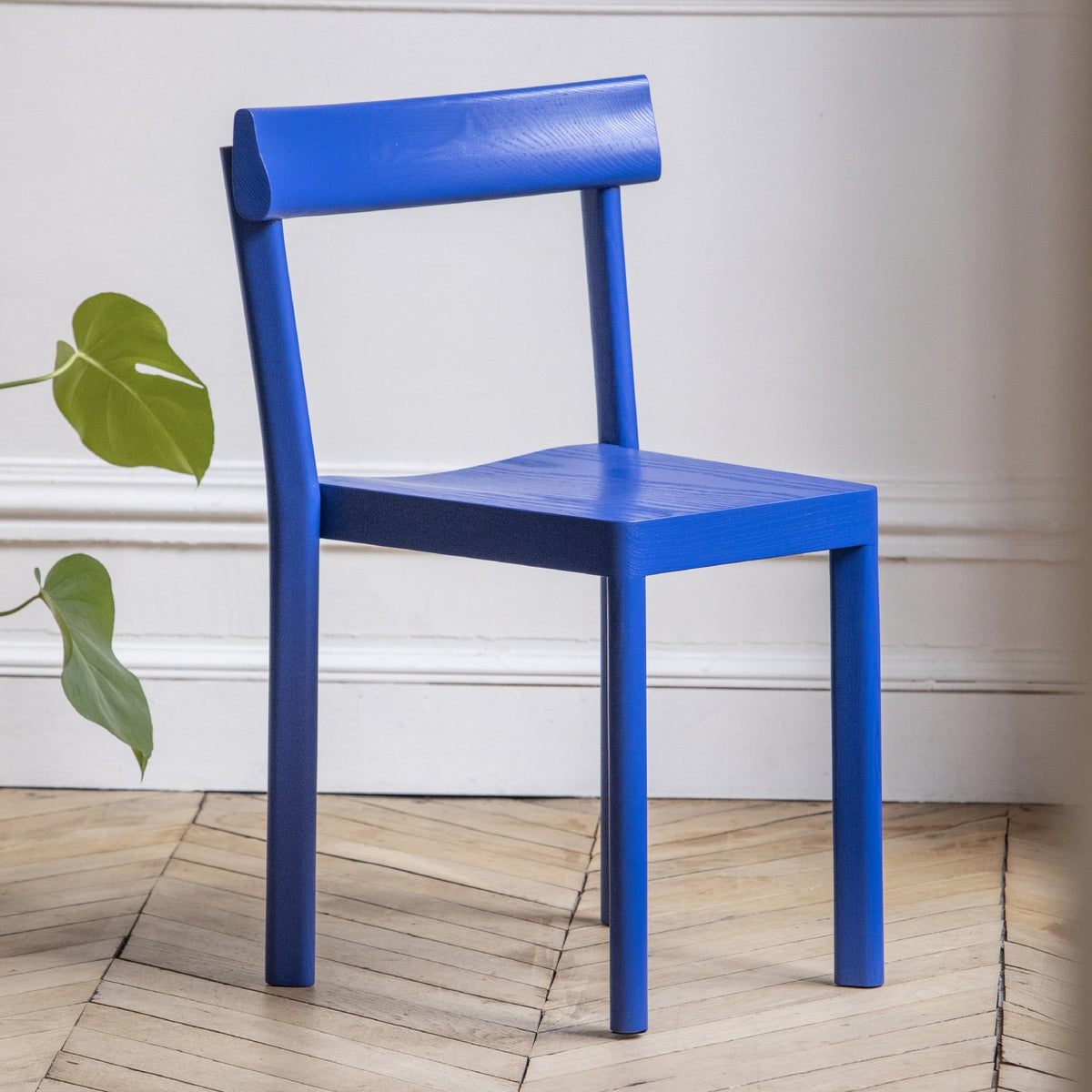 Chaise en chêne bleu Galta - Kann Design - The Cool Republic
