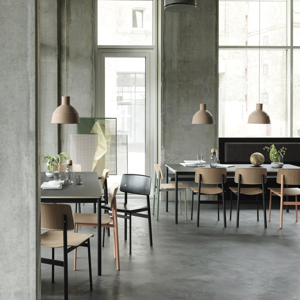 Chaise en chêne et assise noire Loft - Muuto - The Cool Republic