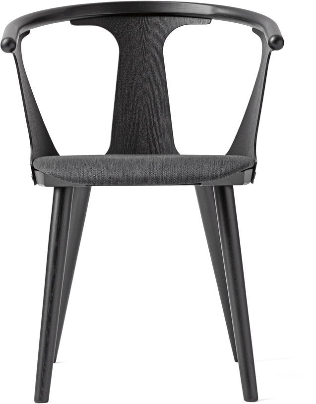 Chaise en chêne laqué noir et tissu gris SK2 In Between - &tradition - The Cool Republic