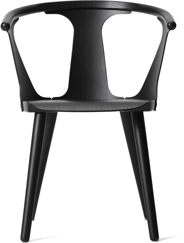 Chaise en chêne laqué noir SK1 In Between - &tradition - The Cool Republic