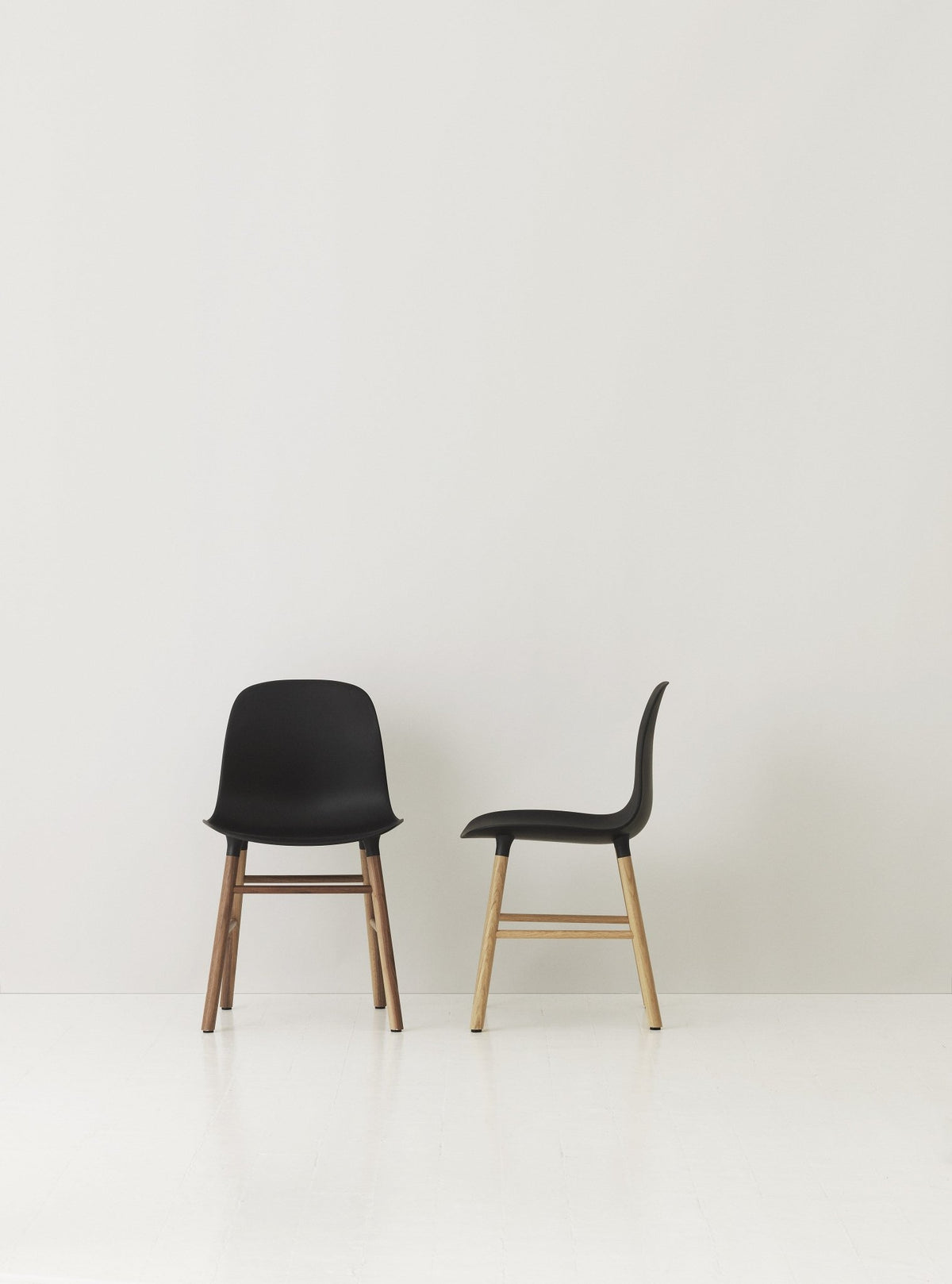 Chaise en chêne naturel et pp noir Form - Normann Copenhagen - The Cool Republic