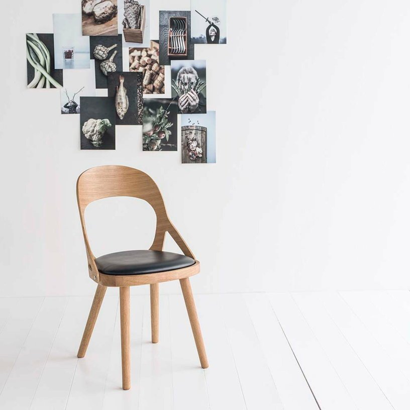 Chaise en chêne noir et coussin en cuir reconstitué noir Colibri - Hans k - The Cool Republic