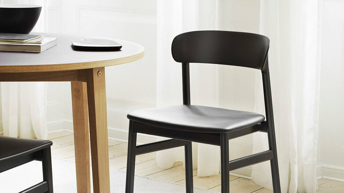 Chaise en chêne teinté et polypropylène blanc Herit blanc - Normann Copenhagen - The Cool Republic