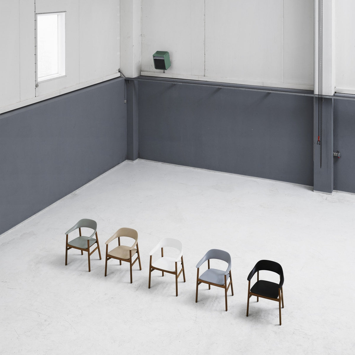 Chaise en chêne teinté et polypropylène blanc Herit blanc - Normann Copenhagen - The Cool Republic