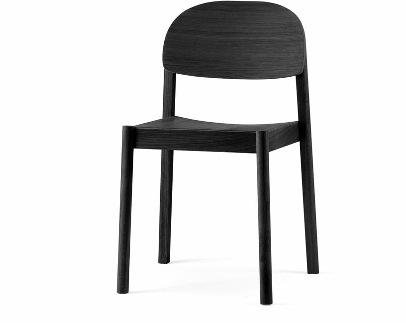 Chaise en chêne teinté noir et dossier oval Citizen - Emko - The Cool Republic