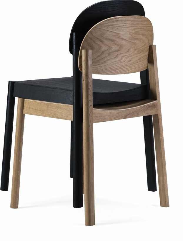 Chaise en chêne teinté noir et dossier oval Citizen - Emko - The Cool Republic