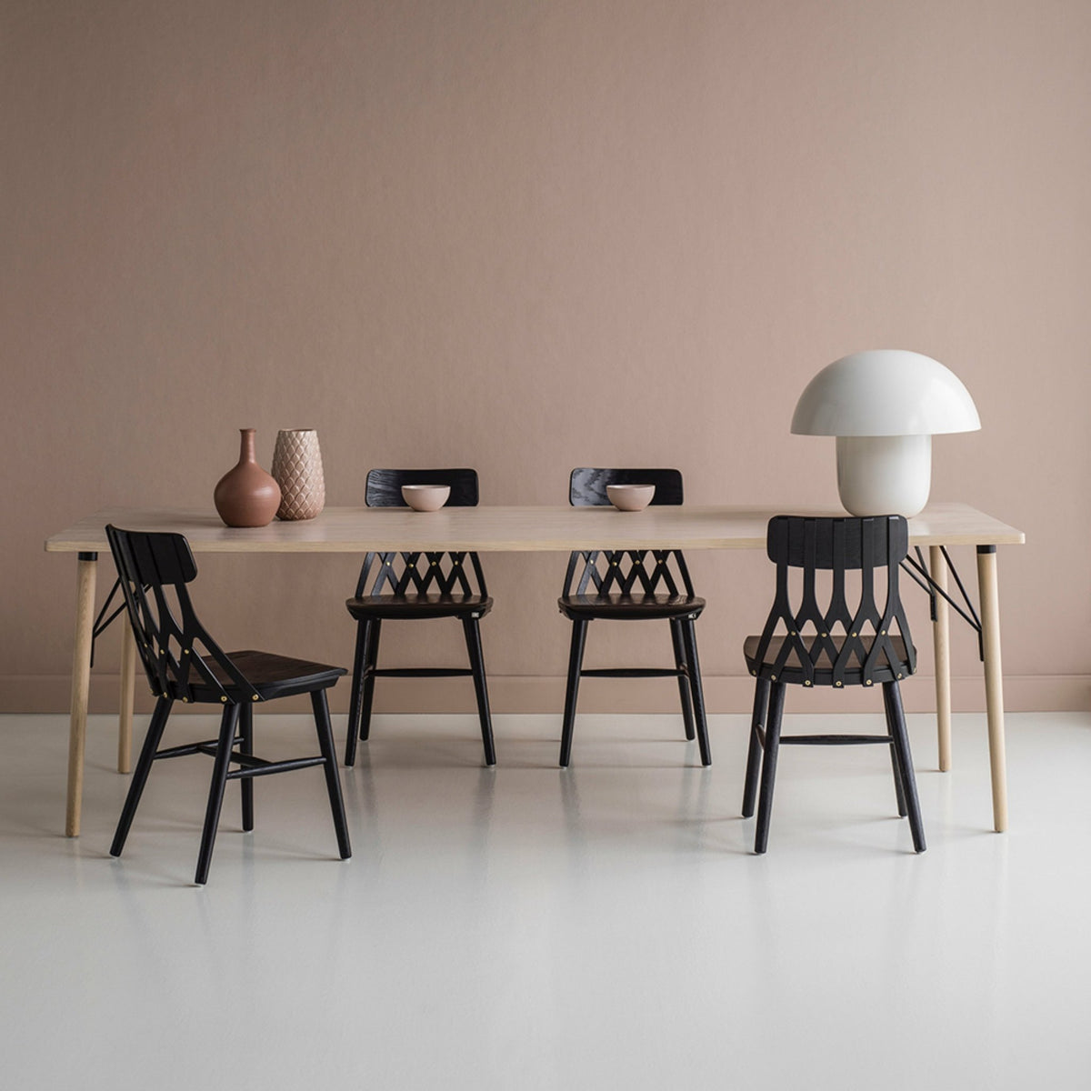 Chaise en frêne noir Y5 - Hans K - The Cool Republic