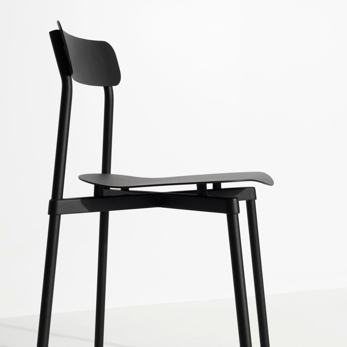 Chaise en métal corail Fromme - Petite Friture - The Cool Republic