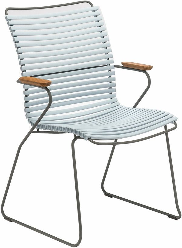 Chaise en métal et plastique bleu clair avec grand dossier CLICK - Houe - The Cool Republic