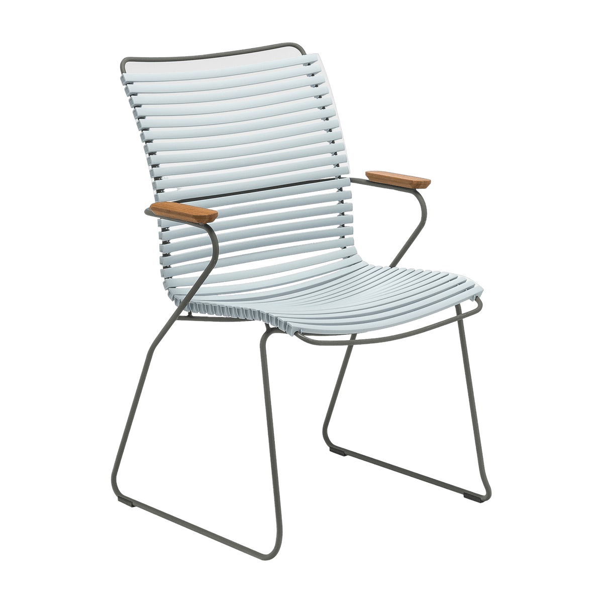 Chaise en métal et plastique bleu clair avec grand dossier CLICK - Houe - The Cool Republic