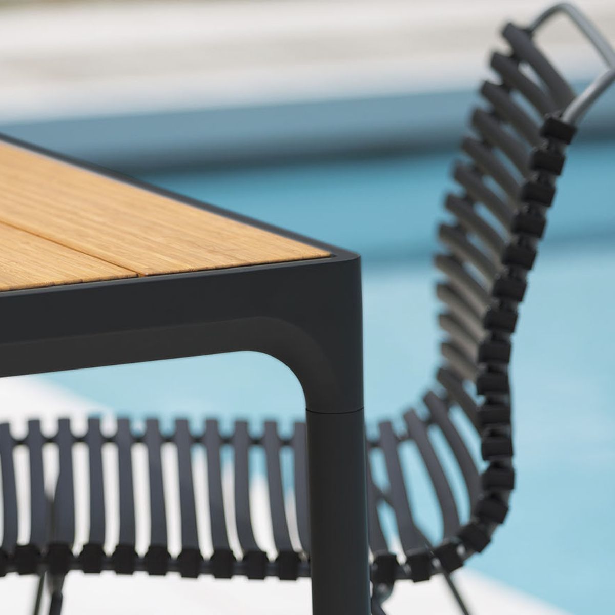 Chaise en métal et plastique bleu clair CLICK - Houe - The Cool Republic