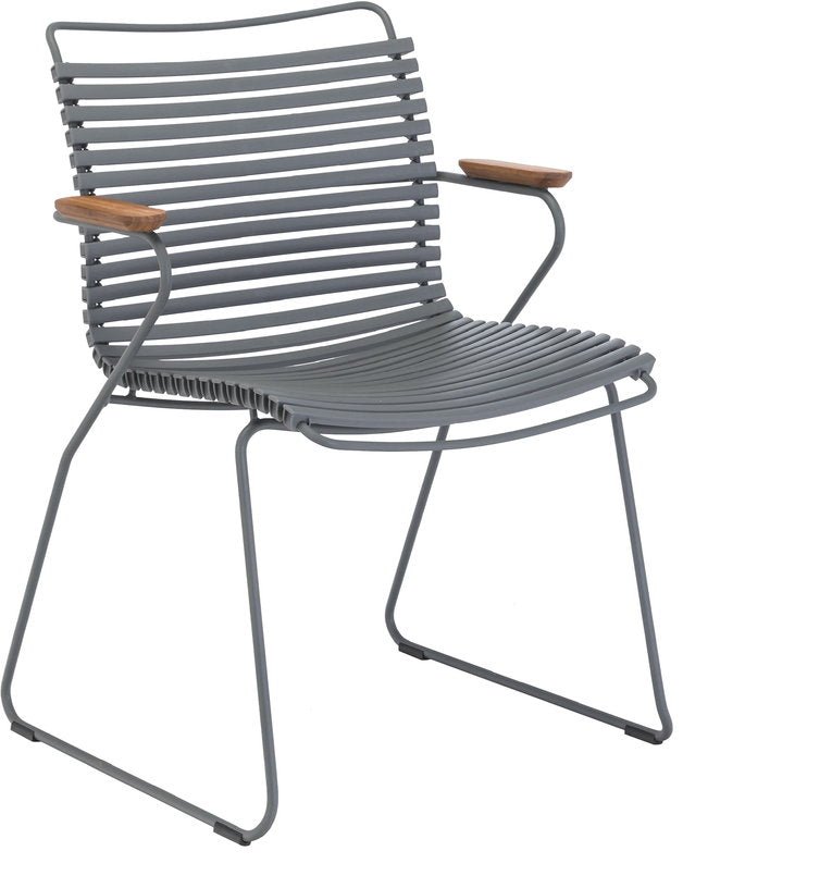 Chaise en métal et plastique gris foncé avec accoudoirs CLICK - Houe - The Cool Republic