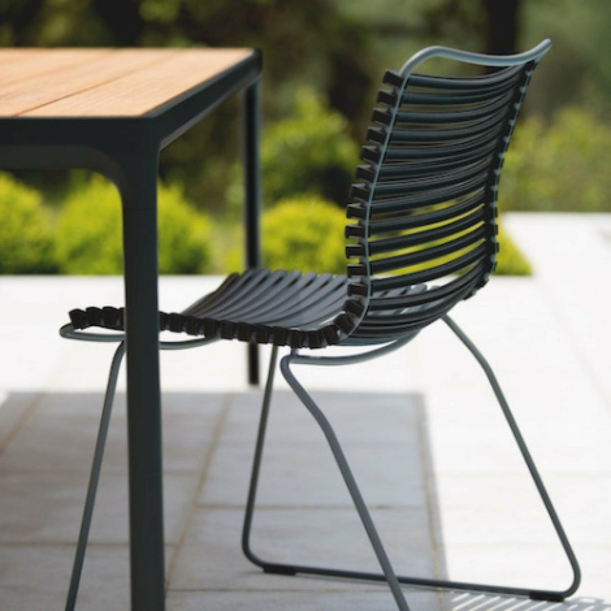 Chaise en métal et plastique multicolore CLICK - Houe - The Cool Republic