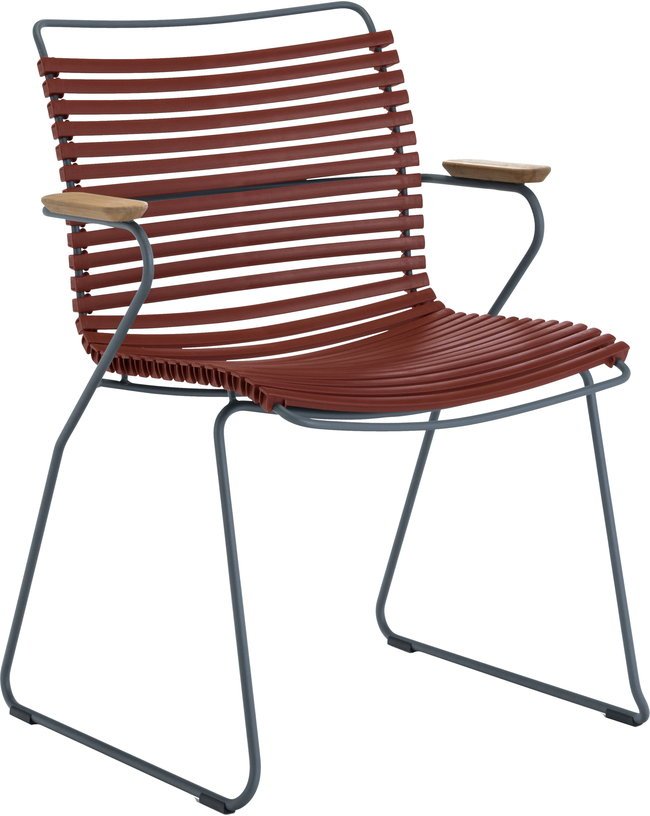 Chaise en métal et plastique rouge Paprika avec accoudoirs CLICK - Houe - The Cool Republic