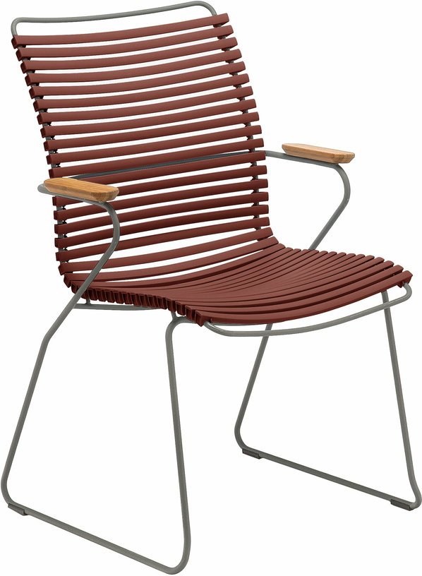 Chaise en métal et plastique rouge Paprika avec grand dossier CLICK - Houe - The Cool Republic