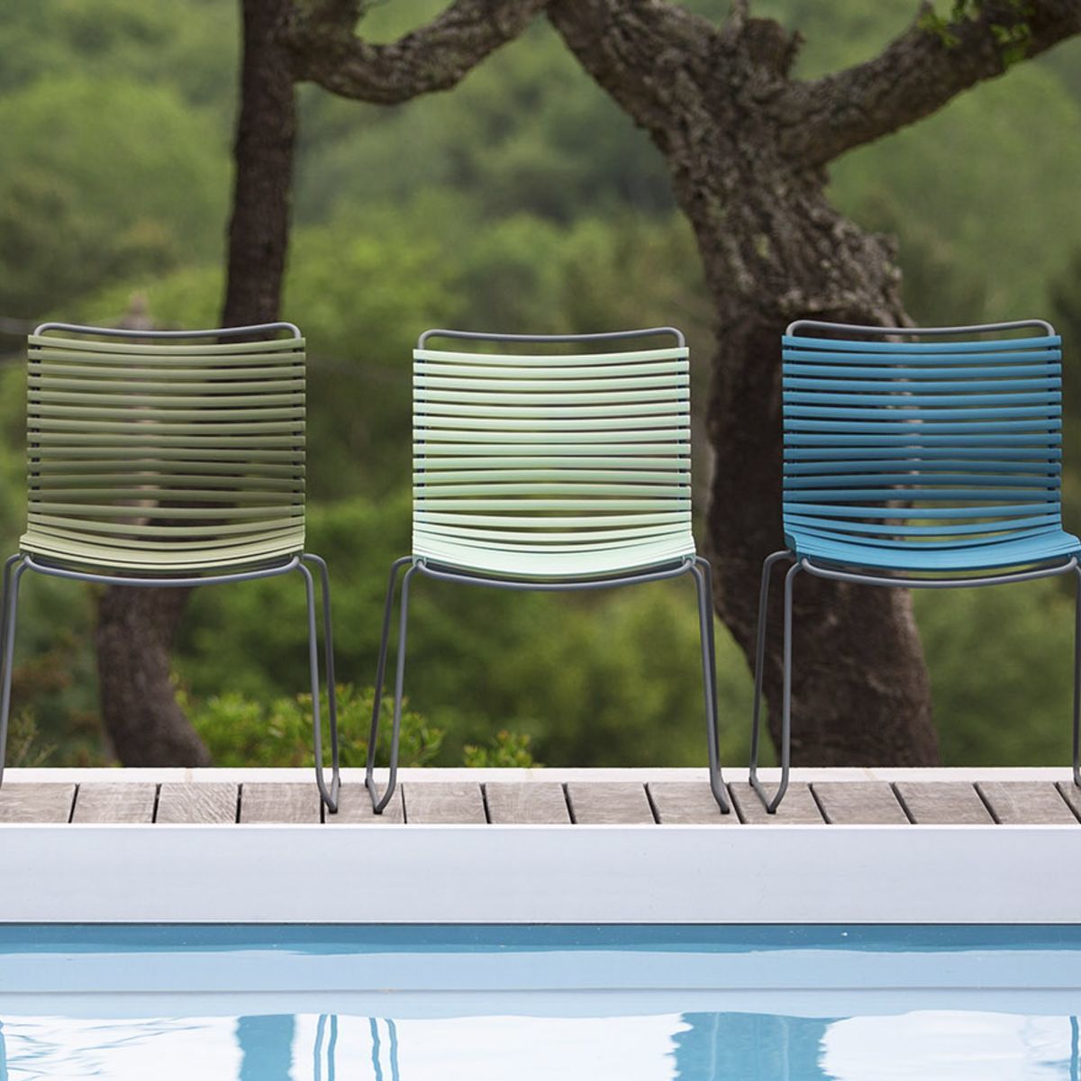 Chaise en métal et plastique vert olive CLICK - Houe - The Cool Republic
