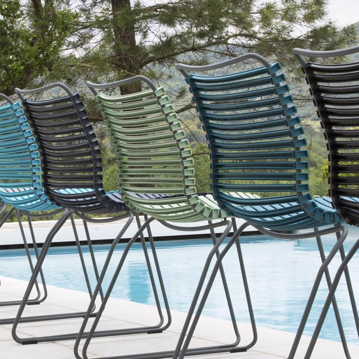 Chaise en métal et plastique vert olive CLICK - Houe - The Cool Republic