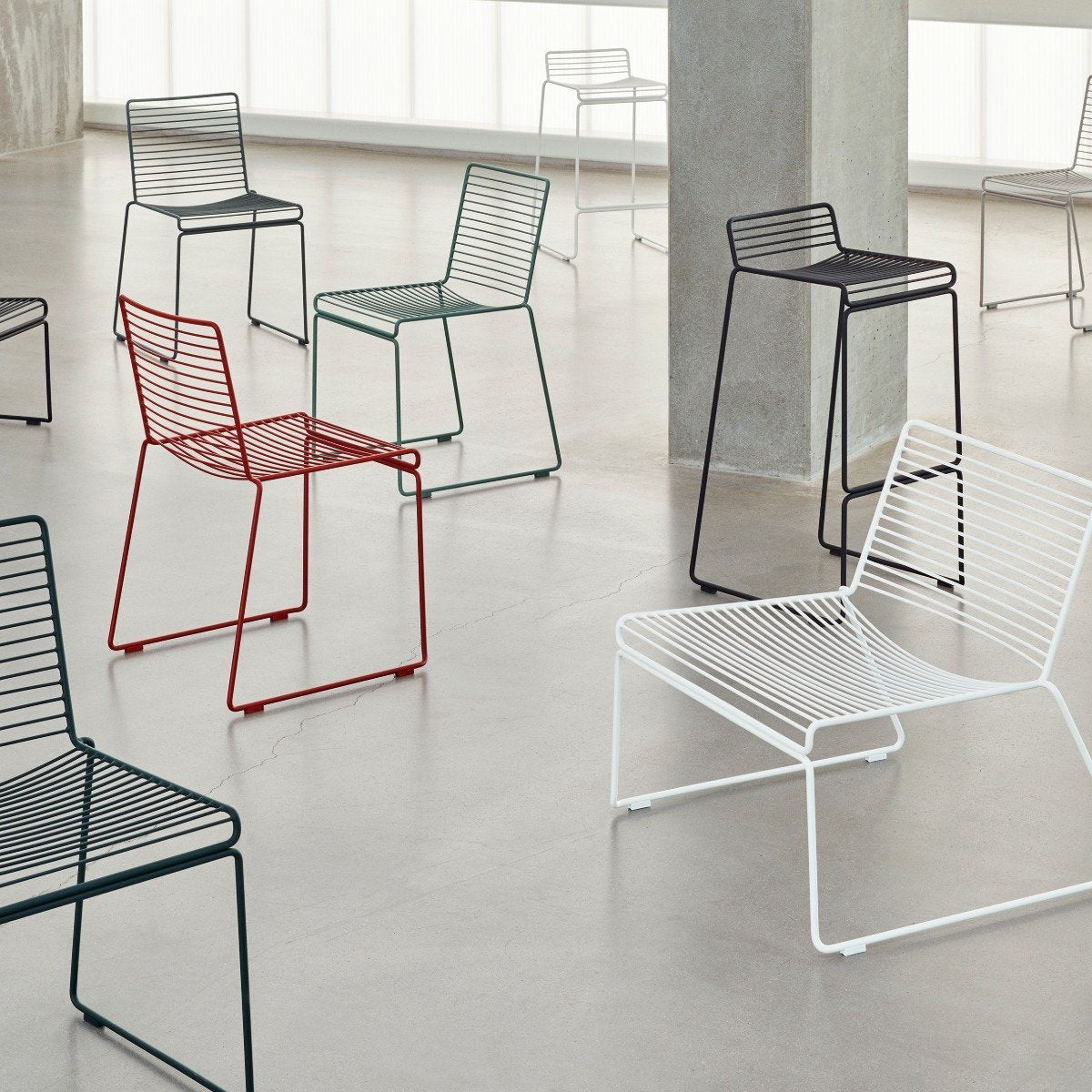 Chaise en métal gris Hee - HAY - The Cool Republic