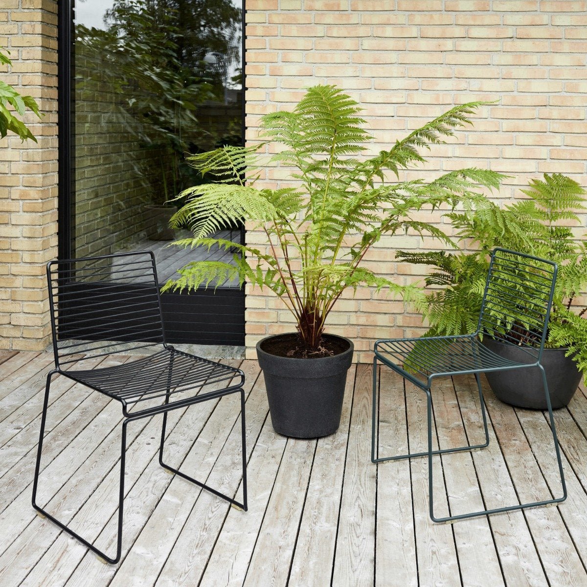 Chaise en métal noir Hee - HAY - The Cool Republic
