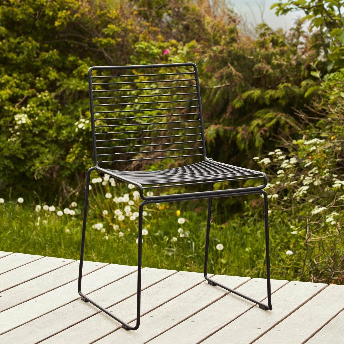 Chaise en métal noir Hee - HAY - The Cool Republic