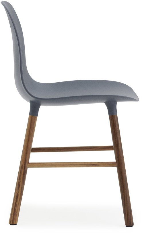 Chaise en noyer naturel et pp bleu Form - Normann Copenhagen - The Cool Republic