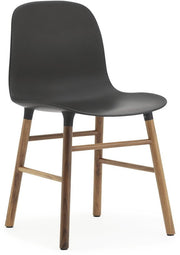 Chaise en noyer naturel et pp noir Form - Normann Copenhagen - The Cool Republic
