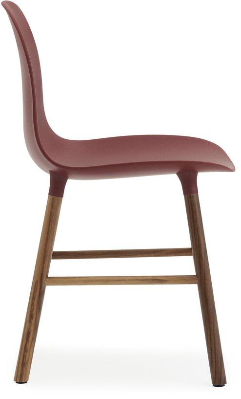 Chaise en noyer naturel et pp rouge Form - Normann Copenhagen - The Cool Republic