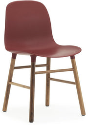 Chaise en noyer naturel et pp rouge Form - Normann Copenhagen - The Cool Republic