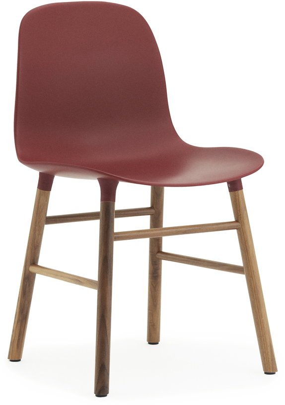 Chaise en noyer naturel et pp rouge Form - Normann Copenhagen - The Cool Republic